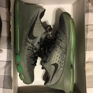KD8 size 9 deadstock